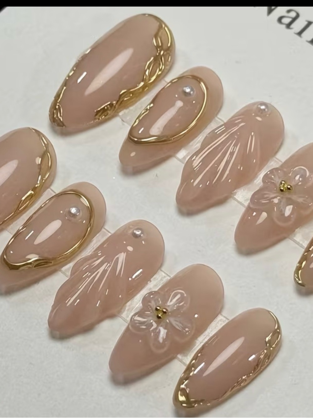Size M Nude Blush Press-On Nails with Gold Accents and Pearl Detail